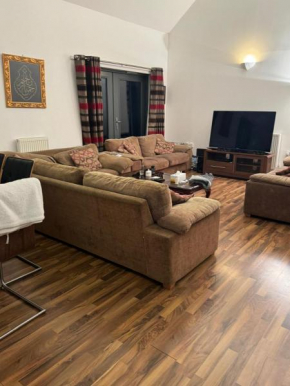 High Quality Lovely Full Flat Near the station in central London